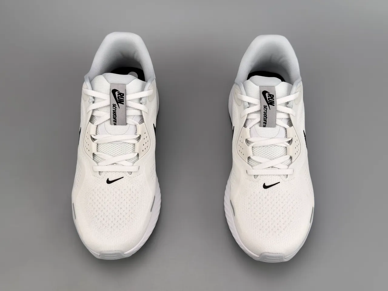 Nike White Black Engineered Mesh Upper Sculpted ReactX Midsole Running Shoes 9