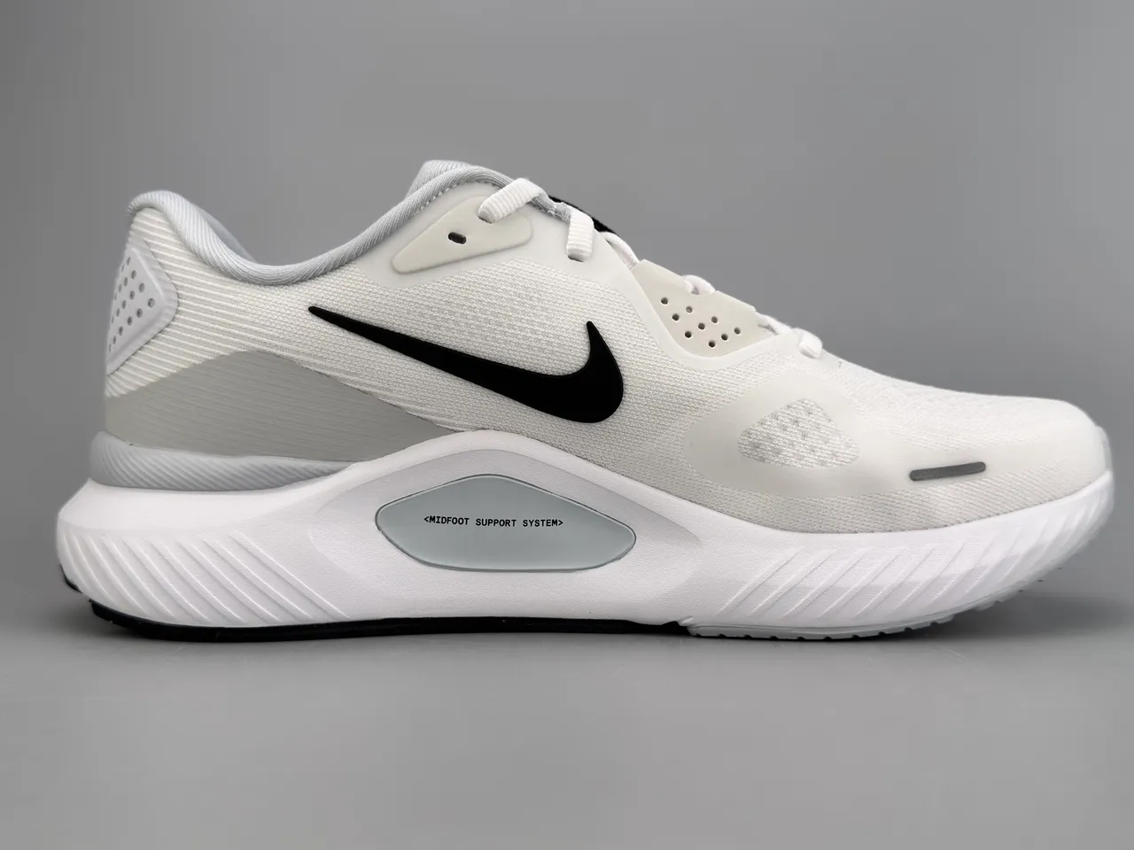 Nike White Black Engineered Mesh Upper Sculpted ReactX Midsole Running Shoes 10