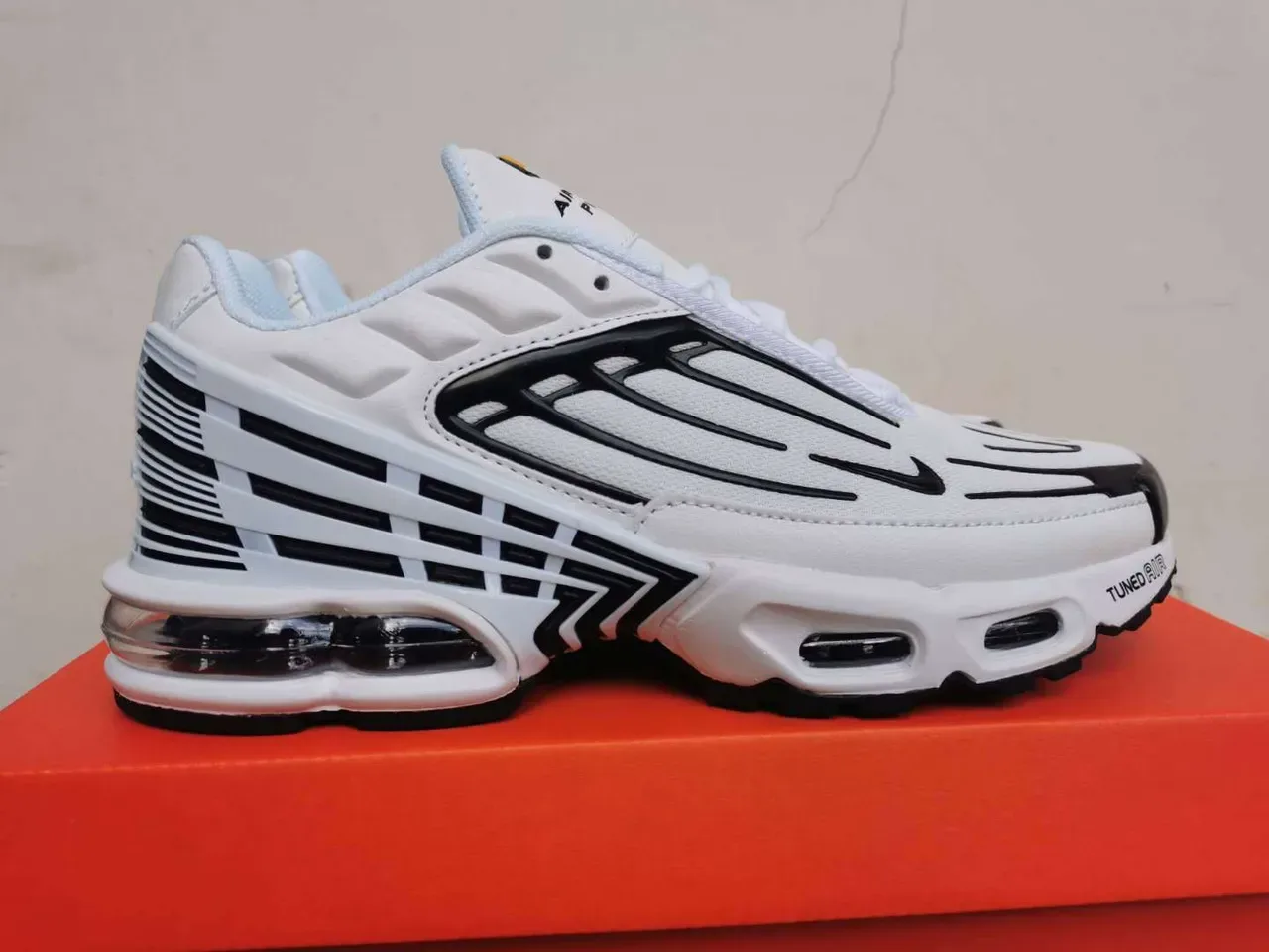 Nike White Black Layered Synthetic Cage Visible Tuned Air Units Lifestyle Sneakers 4
