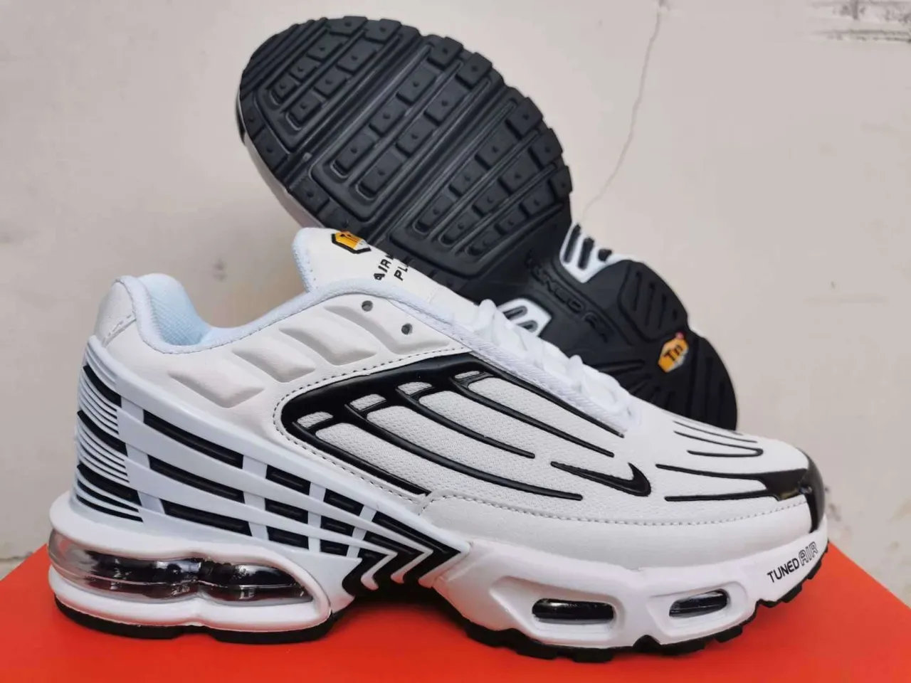 Nike White Black Layered Synthetic Cage Visible Tuned Air Units Lifestyle Sneakers 5