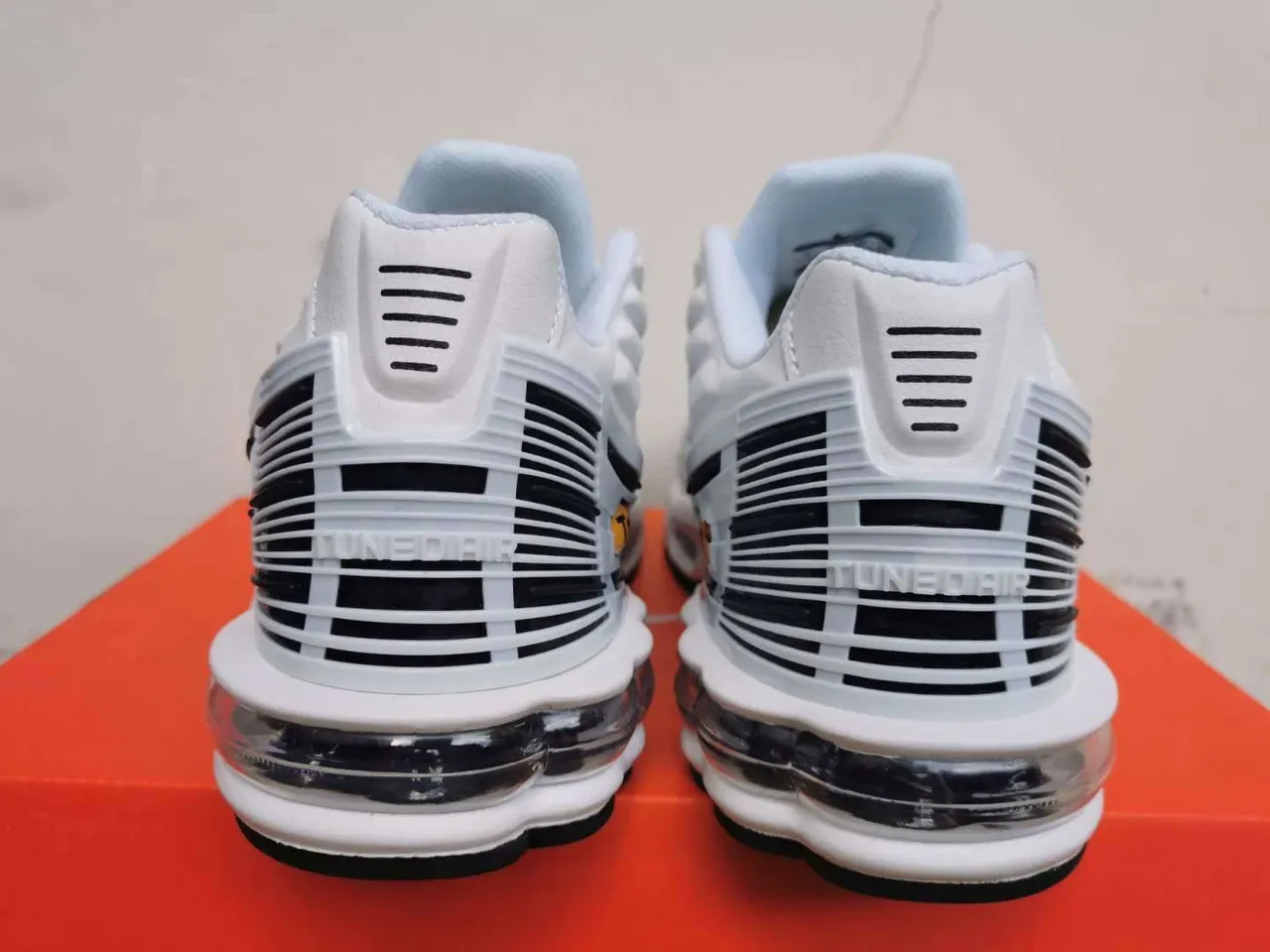 Nike White Black Layered Synthetic Cage Visible Tuned Air Units Lifestyle Sneakers 6