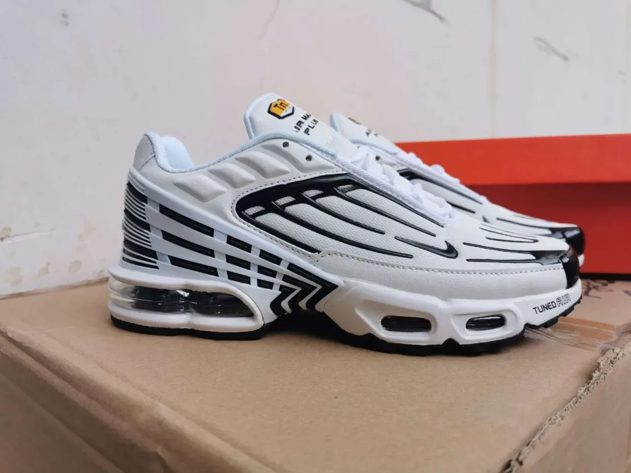 Nike White Black Layered Synthetic Cage Visible Tuned Air Units Lifestyle Sneakers 7