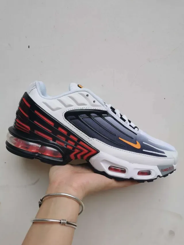 Nike White Black Layered Synthetic Mesh And TPU Upper Visible Tuned Air Cushioning Lifestyle Sneakers 8