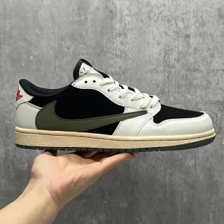 Nike White Black Low-Top Panelled Leather/suede Lifestyle Sneakers