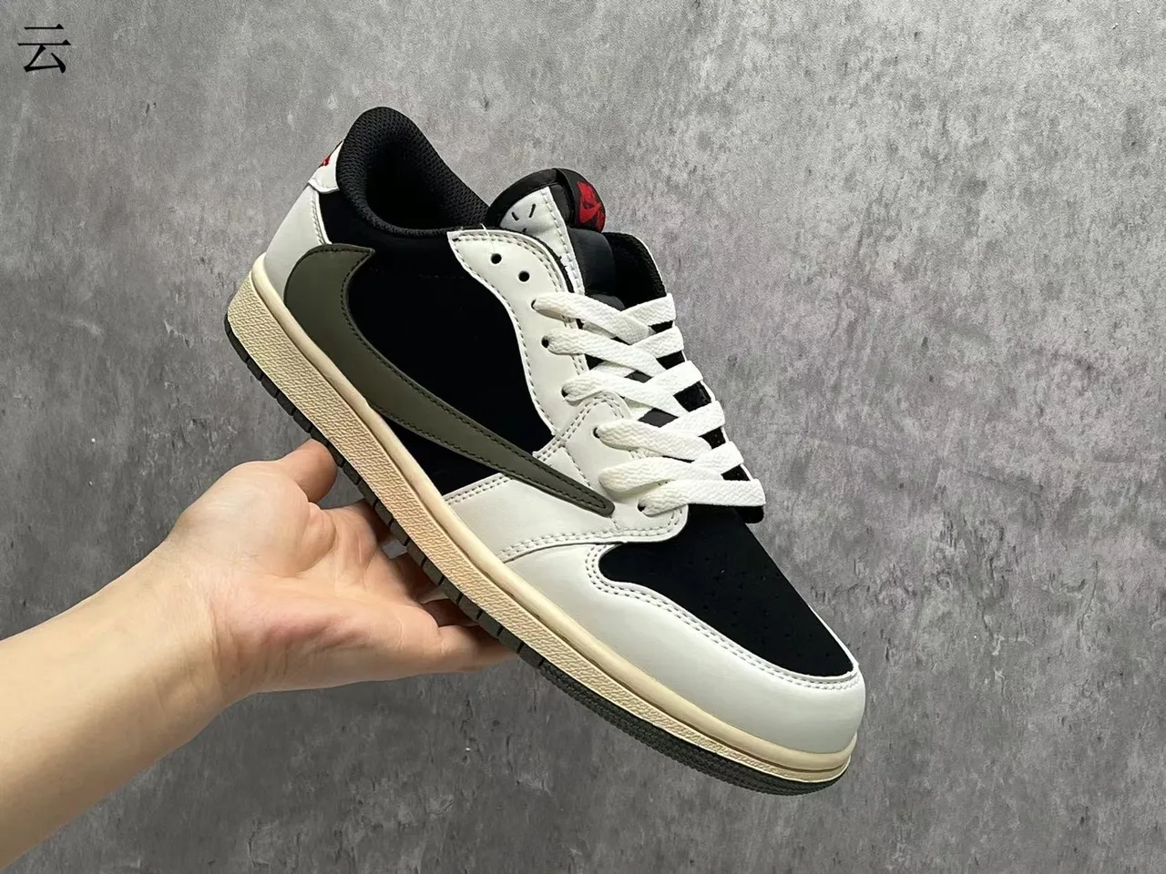 Nike White Black Low-Top Panelled Leather/suede Lifestyle Sneakers 2