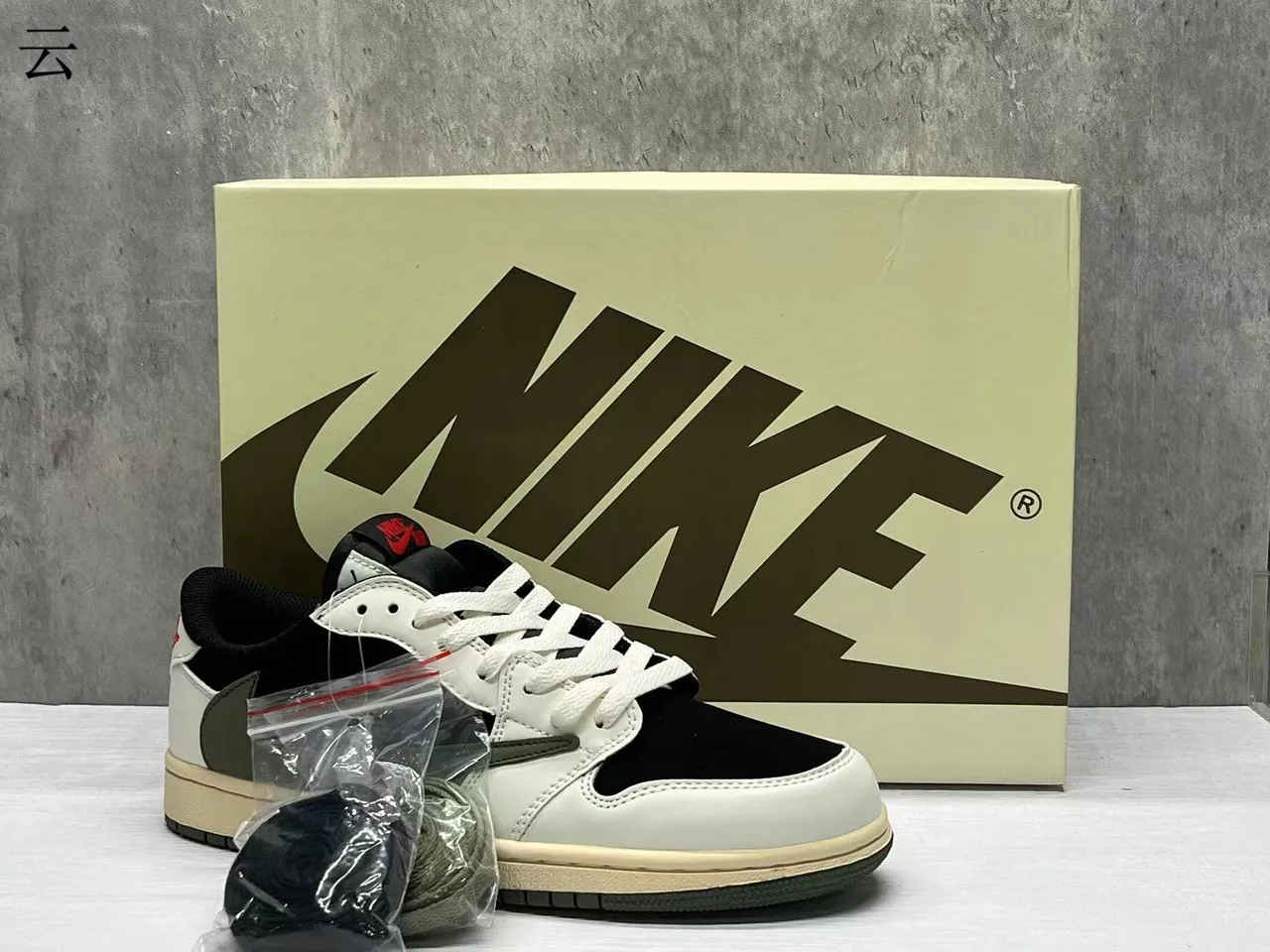 Nike White Black Low-Top Panelled Leather/suede Lifestyle Sneakers 7