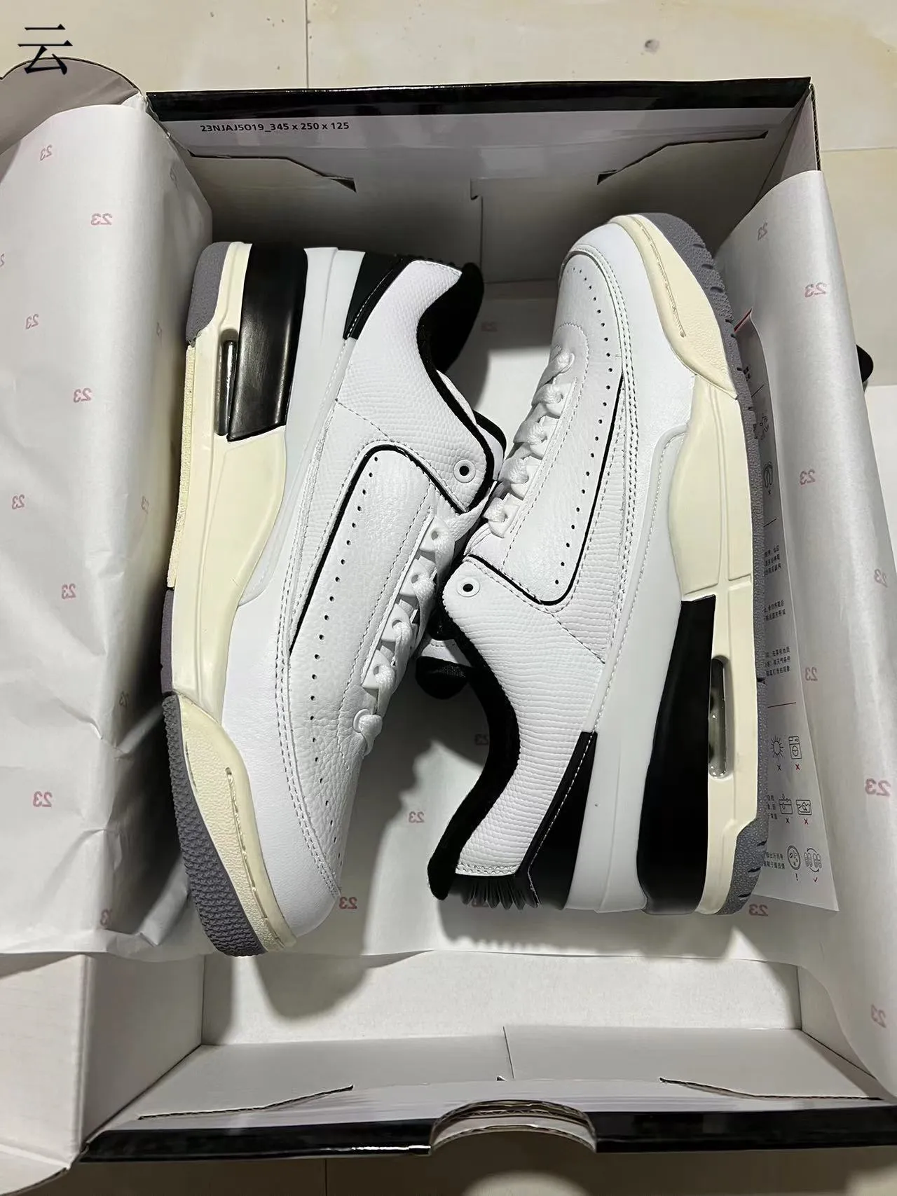 Nike White Black Low-Top Perforated Leather Upper Lifestyle Sneakers 9