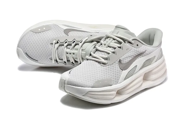 Nike White Black Sculpted Midsole Breathable Mesh Upper Chunky Sneakers 16