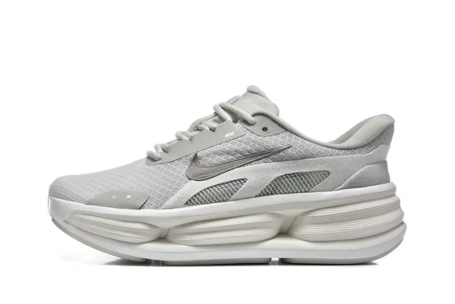 Nike White Black Sculpted Midsole Breathable Mesh Upper Chunky Sneakers 18