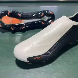 Nike أبيض أسود جورب-فيت علوية قالب مسمار أرضية صلبة أحذية كرة القدم