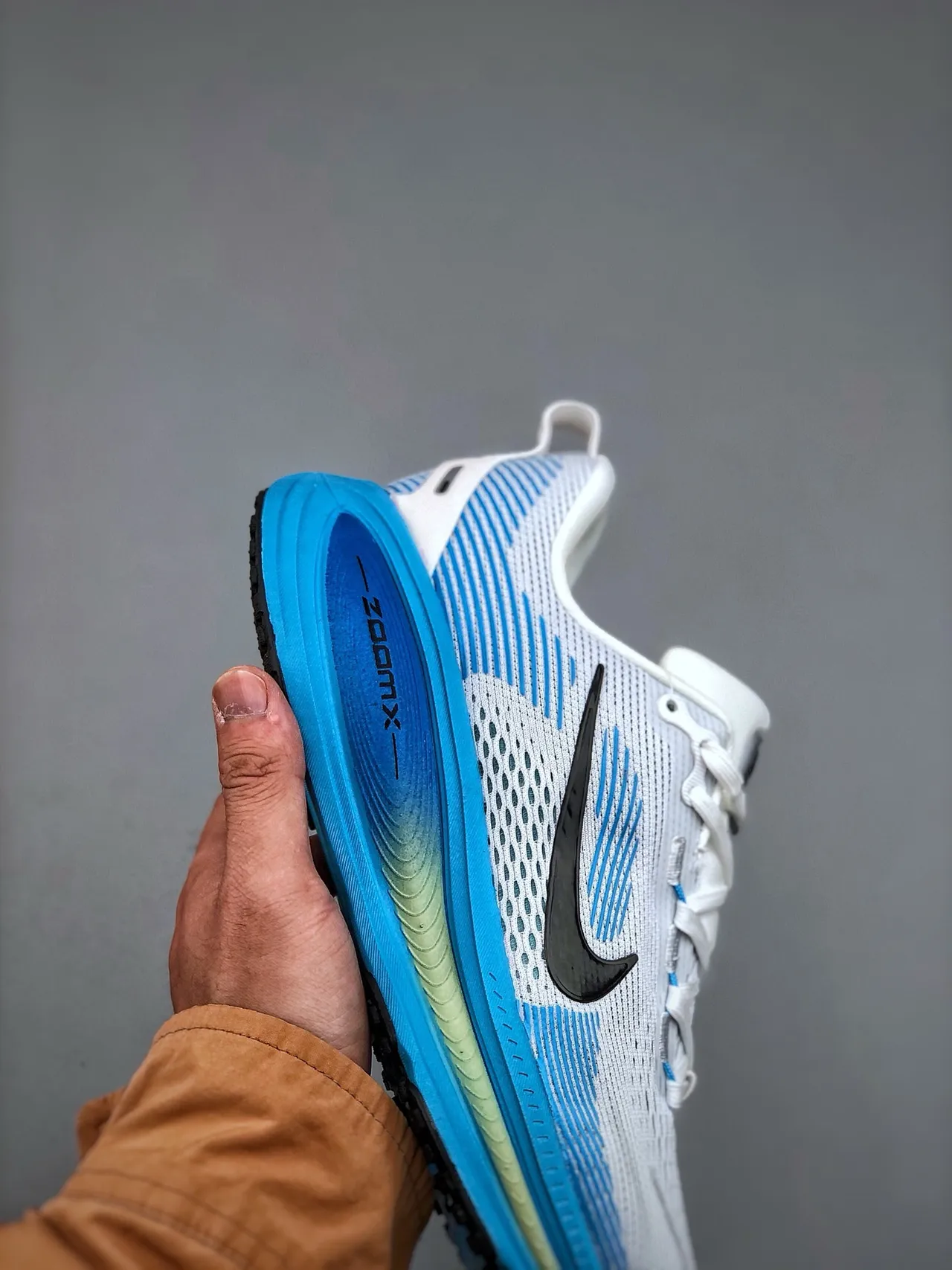 Nike White Blue Engineered Mesh Upper Gradient Midsole Running Shoes 3