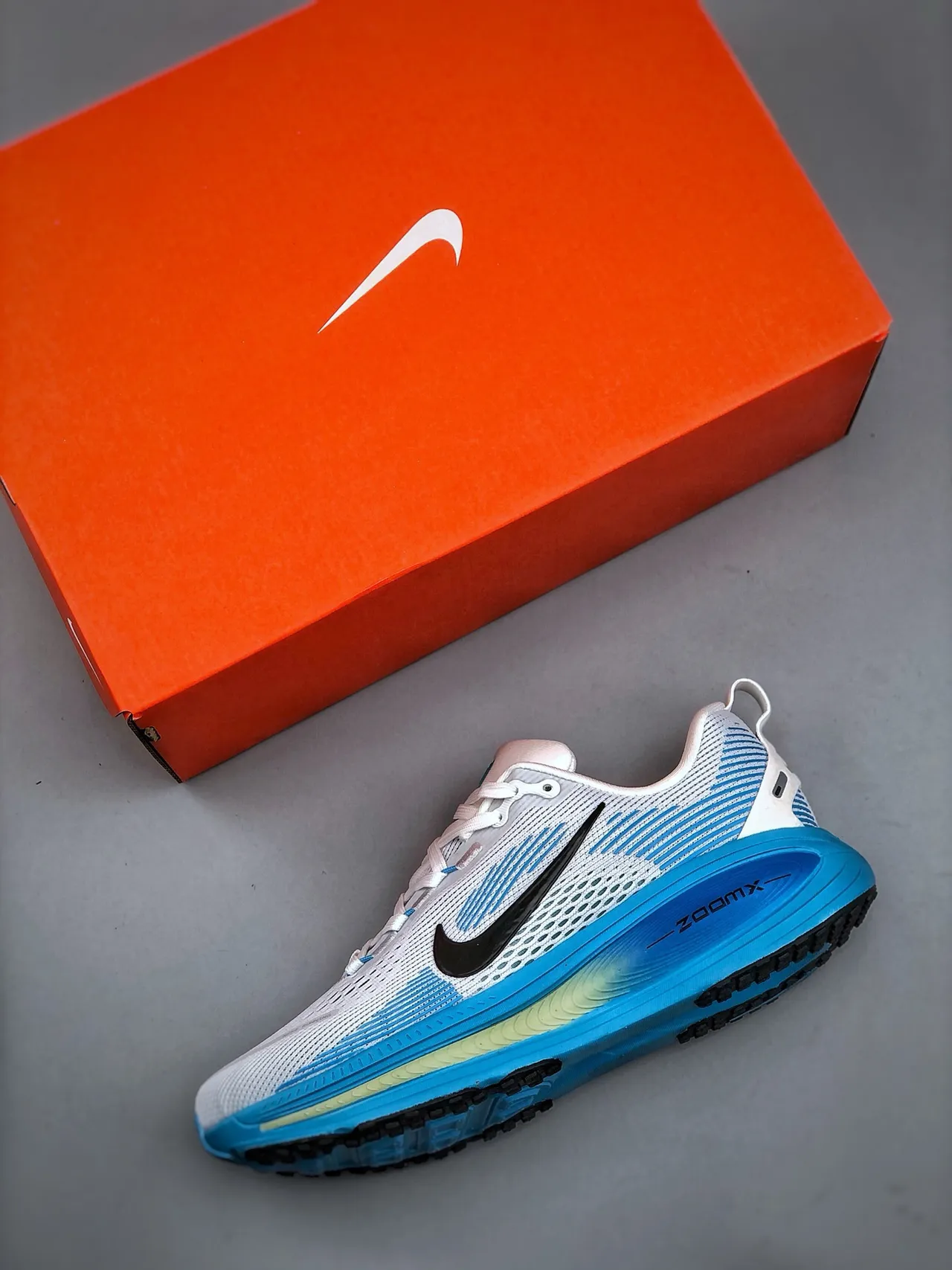 Nike White Blue Engineered Mesh Upper Gradient Midsole Running Shoes 5