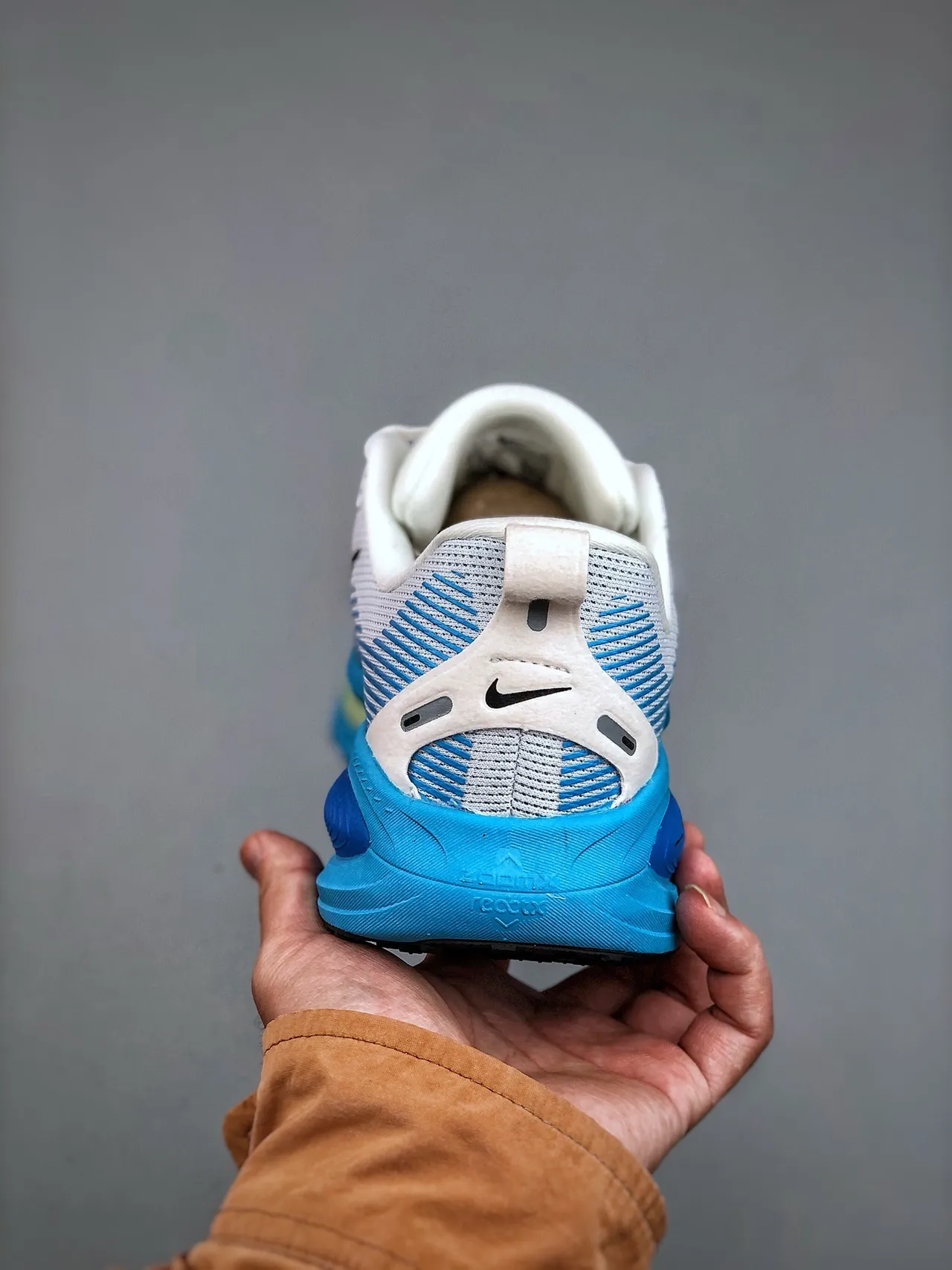 Nike White Blue Engineered Mesh Upper Gradient Midsole Running Shoes 7
