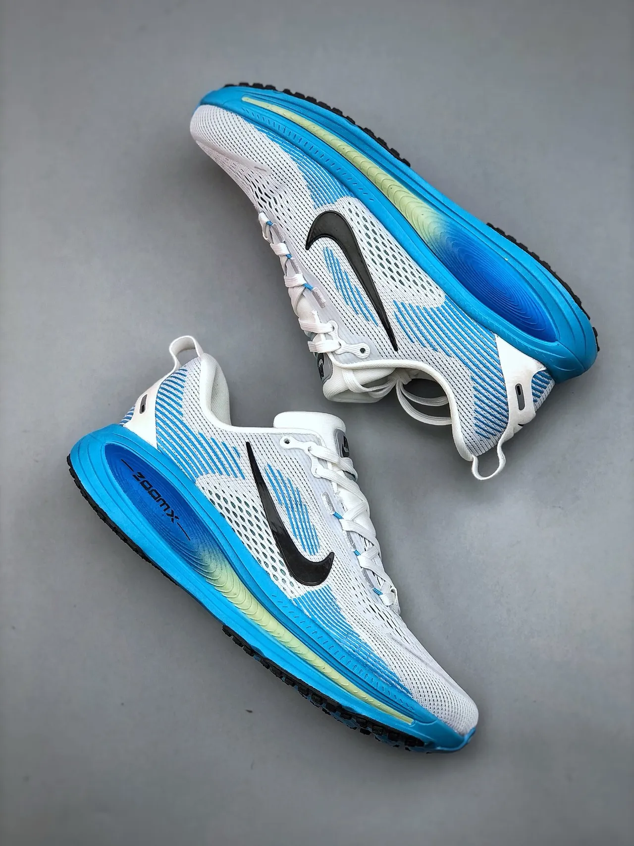 Nike White Blue Engineered Mesh Upper Gradient Midsole Running Shoes 9