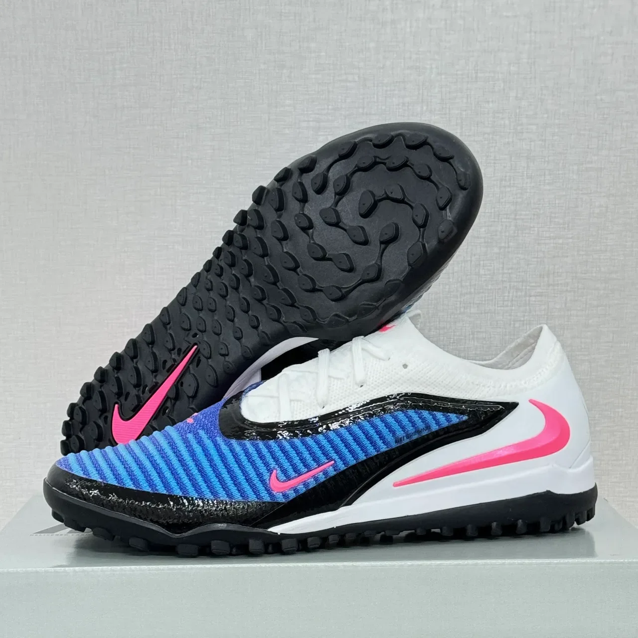 Nike Sapatos de futebol Turf com upper de malha baixo branco e azul 9
