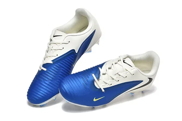 Nike Sapatos de futebol branco e azul low-cut com upper sintético com overlay ribeteado na ponta dianteira para superfície firme 2