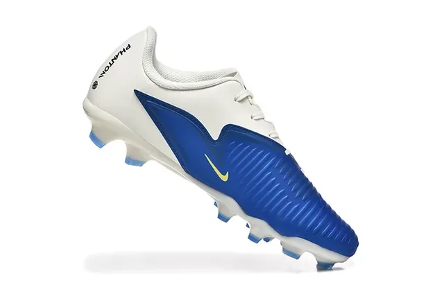 Nike Sapatos de futebol branco e azul low-cut com upper sintético com overlay ribeteado na ponta dianteira para superfície firme 3