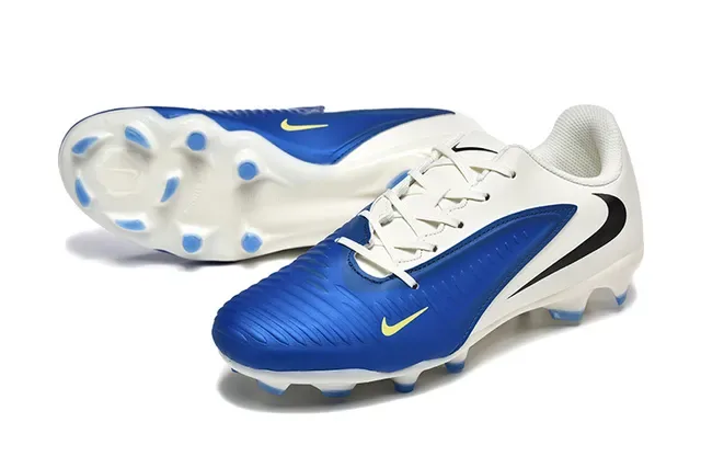Nike Sapatos de futebol branco e azul low-cut com upper sintético com overlay ribeteado na ponta dianteira para superfície firme 6