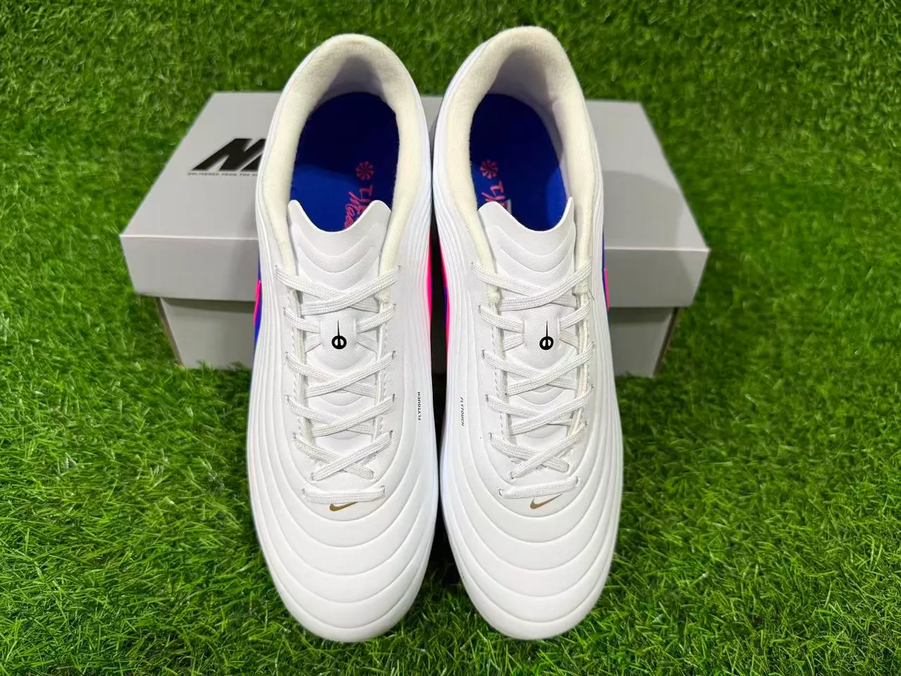 Nike Branco Azul Low-Cut Sintético Superior Ribbed Forefoot Overlay Turf Sapatos de Futebol para Gramado 3