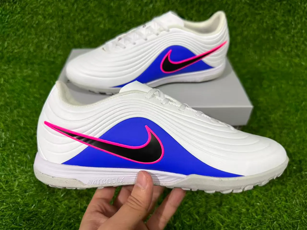 Nike Branco Azul Low-Cut Sintético Superior Ribbed Forefoot Overlay Turf Sapatos de Futebol para Gramado 7