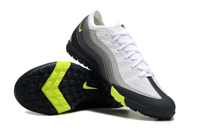Nike Chaussures de football turf avec tige tricotée blanc et gris, panneaux de superposition synthétique 2