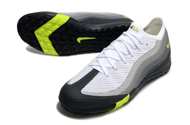 Nike Chaussures de football turf avec tige tricotée blanc et gris, panneaux de superposition synthétique 3