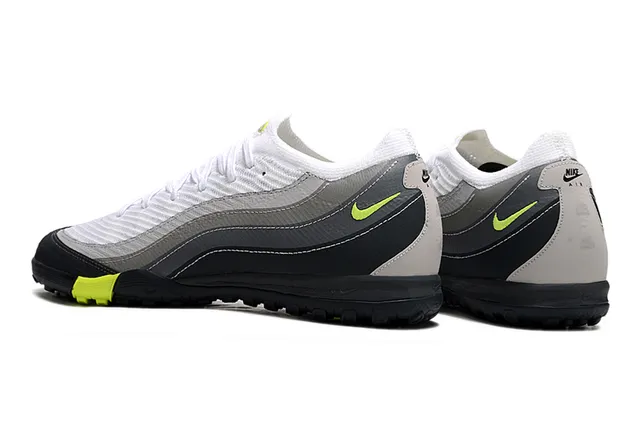 Nike Chaussures de football turf avec tige tricotée blanc et gris, panneaux de superposition synthétique 4