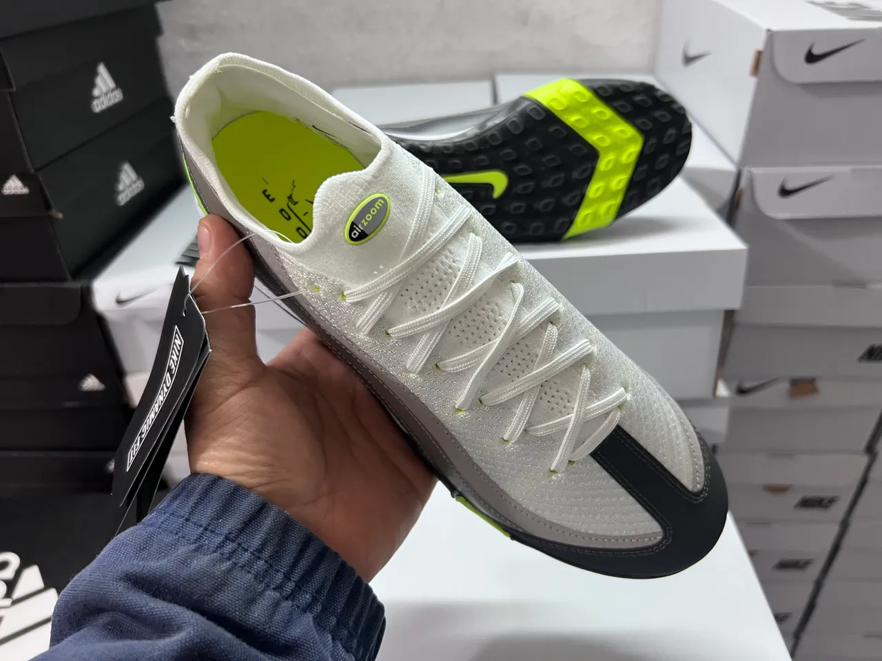 Nike Chaussures de football turf avec tige tricotée blanc et gris, panneaux de superposition synthétique 10