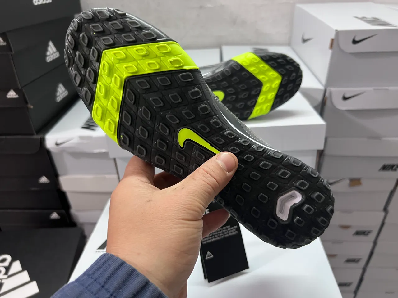 Nike Chaussures de football turf avec tige tricotée blanc et gris, panneaux de superposition synthétique 13