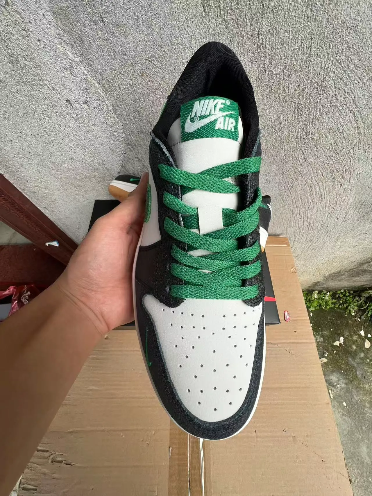 Nike White Green Low-Top Leather And Textured Synthetic Upper Lifestyle Sneakers 3