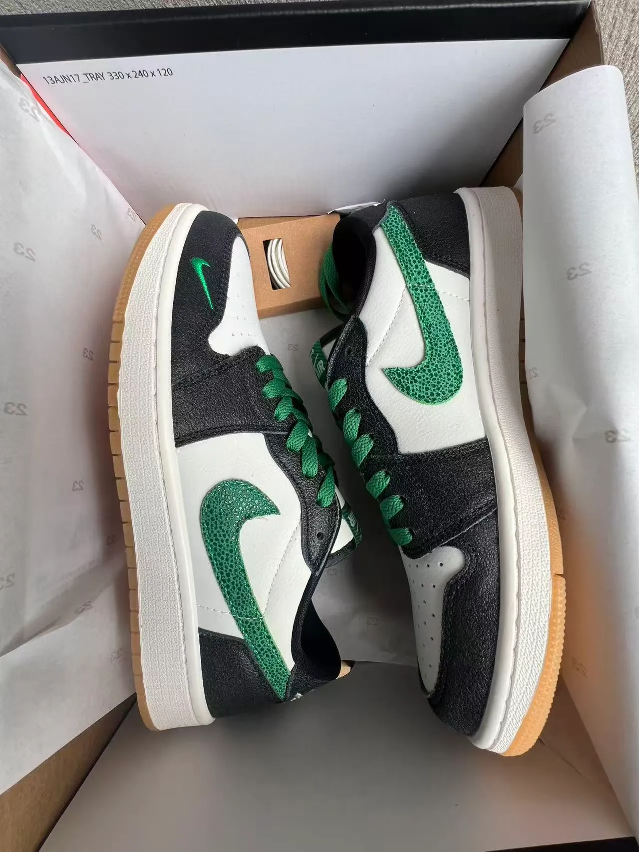 Nike White Green Low-Top Leather And Textured Synthetic Upper Lifestyle Sneakers 9