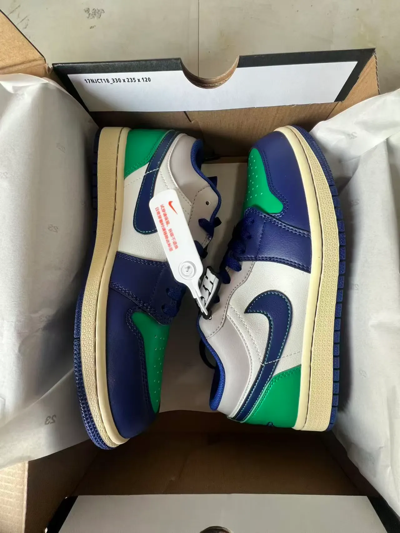 Nike White Navy Low-Top Leather Upper Lifestyle Sneakers 9