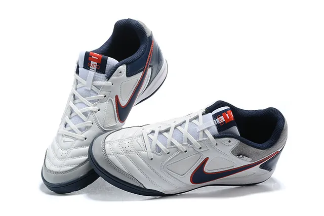 Nike Chaussures de football indoor cuir synthétique blanc navy low top 4