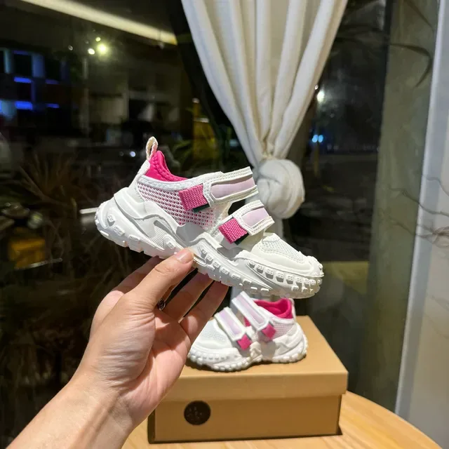 Nike sneakers brancas rosadas com sola chunky tiras velcro duplas lifestyle 6