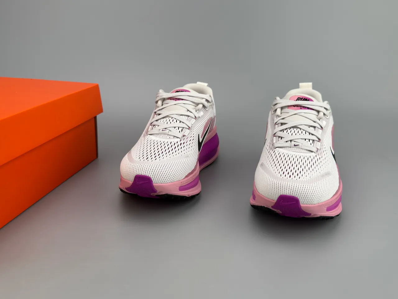 Nike White Pink Engineered Mesh Upper Wave-Pattern Synthetic Overlays Running Shoes 3