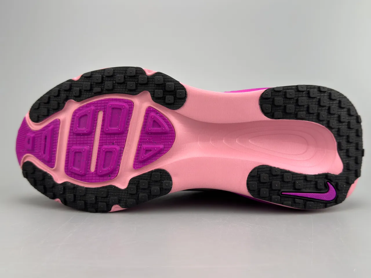 Nike White Pink Engineered Mesh Upper Wave-Pattern Synthetic Overlays Running Shoes 6
