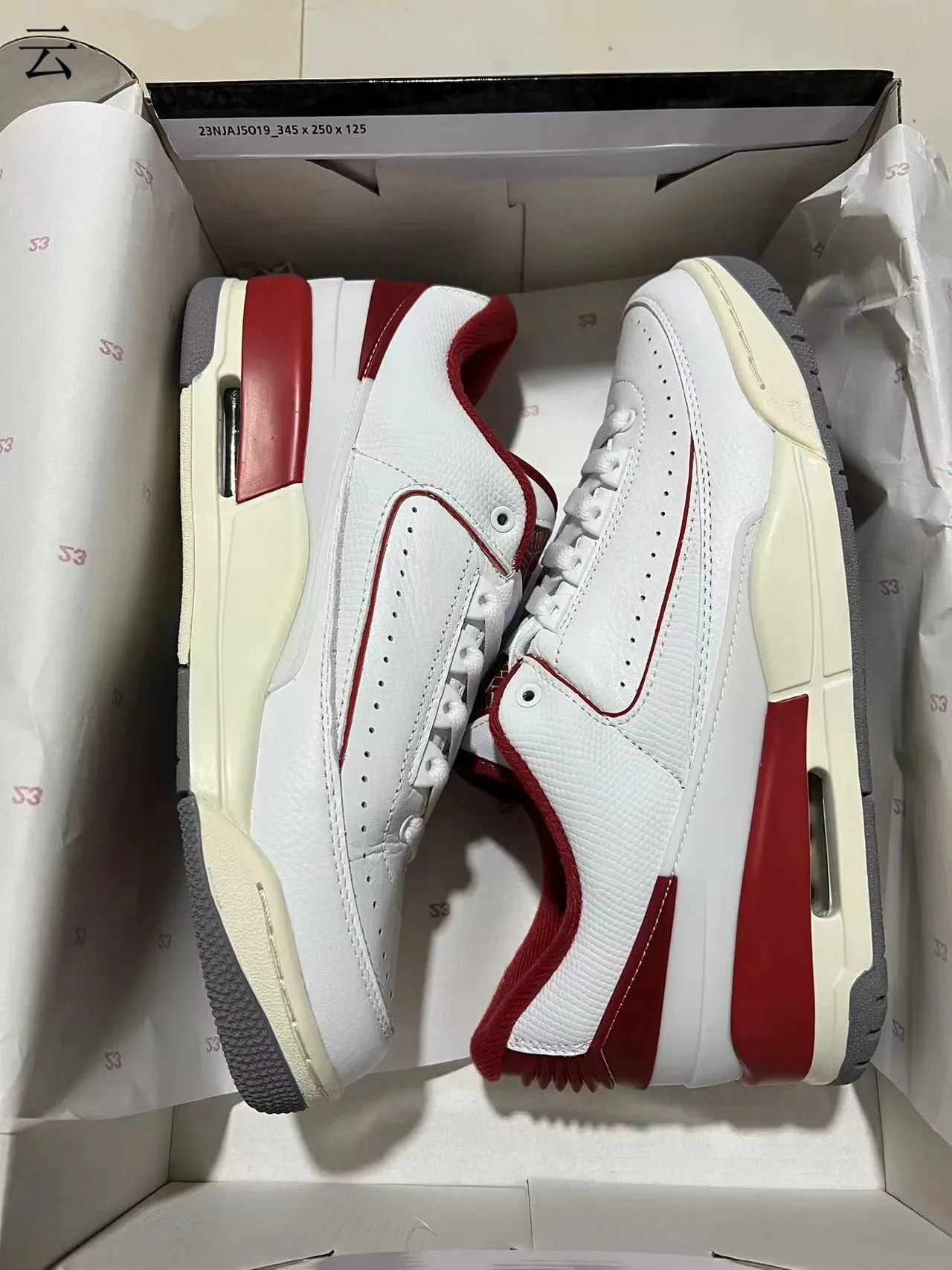 Nike White Red Low-Top Perforated Leather Upper Lifestyle Sneakers 9