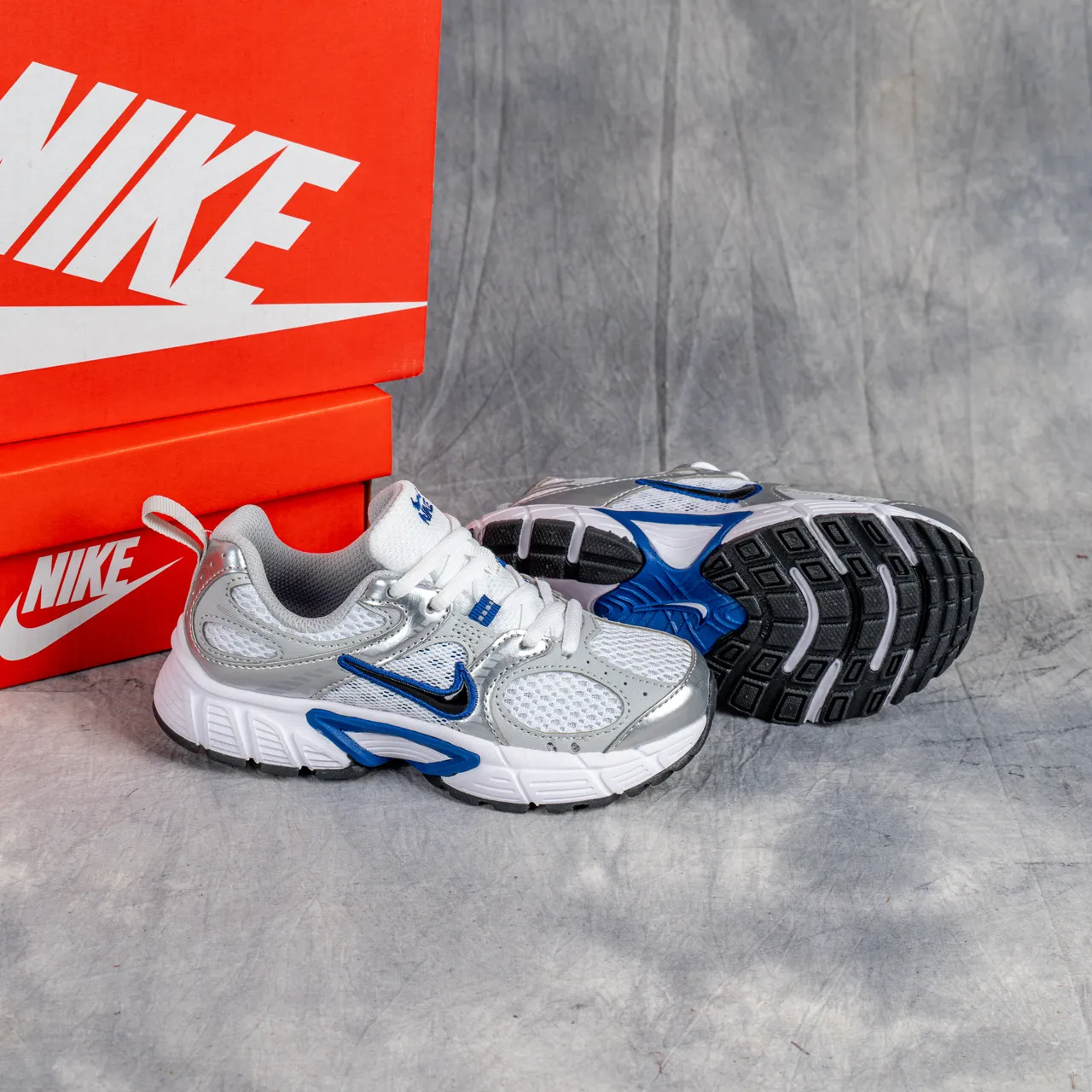 Nike White Silver Midsole Mesh And Synthetic Overlay Construction Chunky Sneakers 5