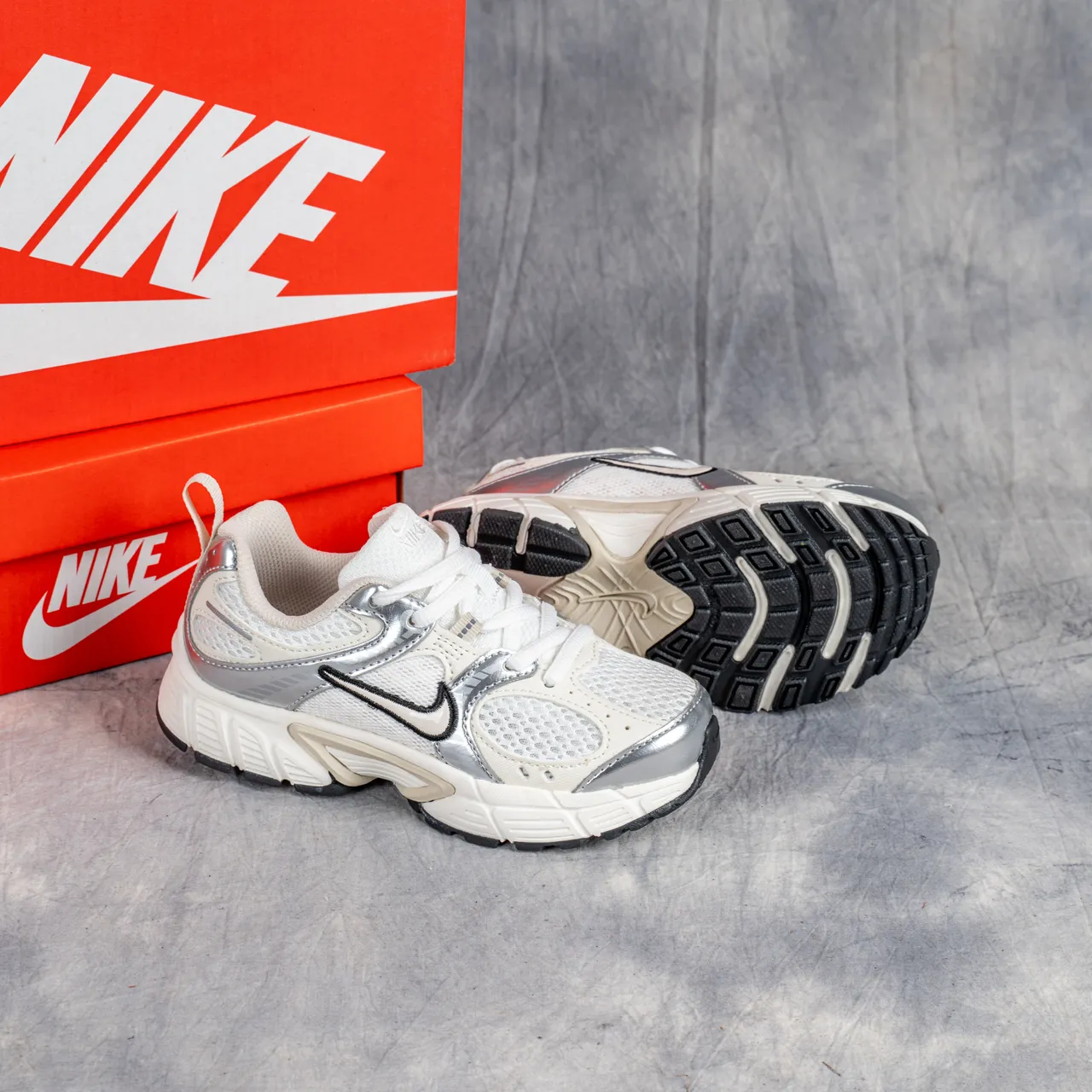 Nike White Silver Midsole Mesh And Synthetic Overlay Construction Chunky Sneakers 14
