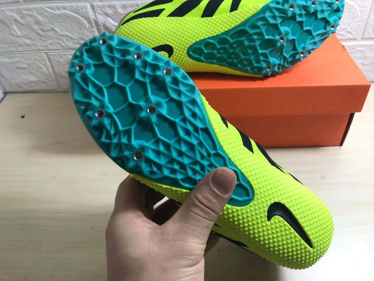 Nike Tênis de Corrida Amarelo Verde Baixo Corte Spike de Corrida Sola de Células de Mel 3