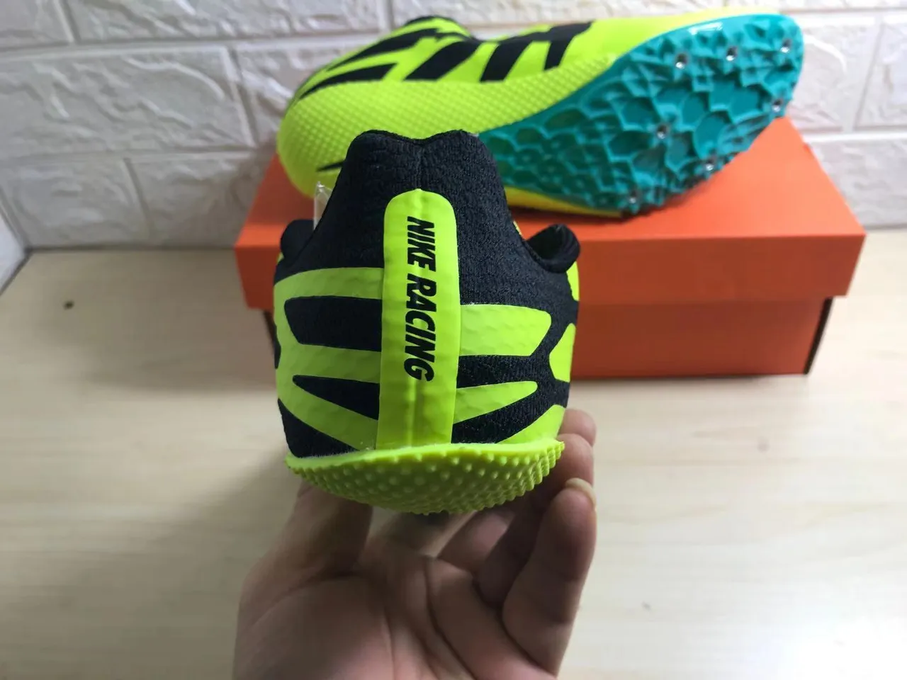 Nike Tênis de Corrida Amarelo Verde Baixo Corte Spike de Corrida Sola de Células de Mel 4