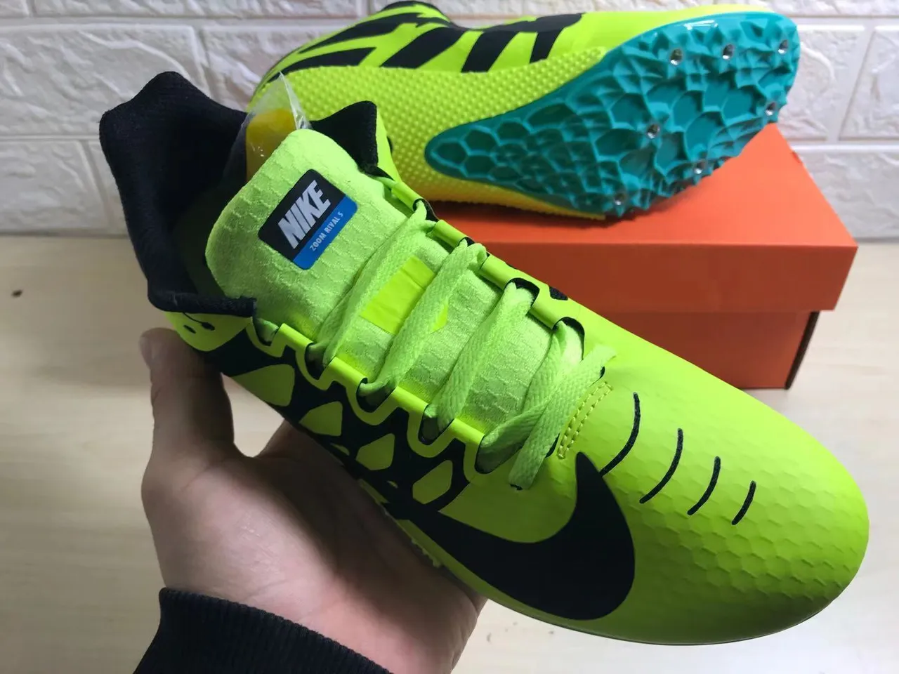 Nike Tênis de Corrida Amarelo Verde Baixo Corte Spike de Corrida Sola de Células de Mel 6