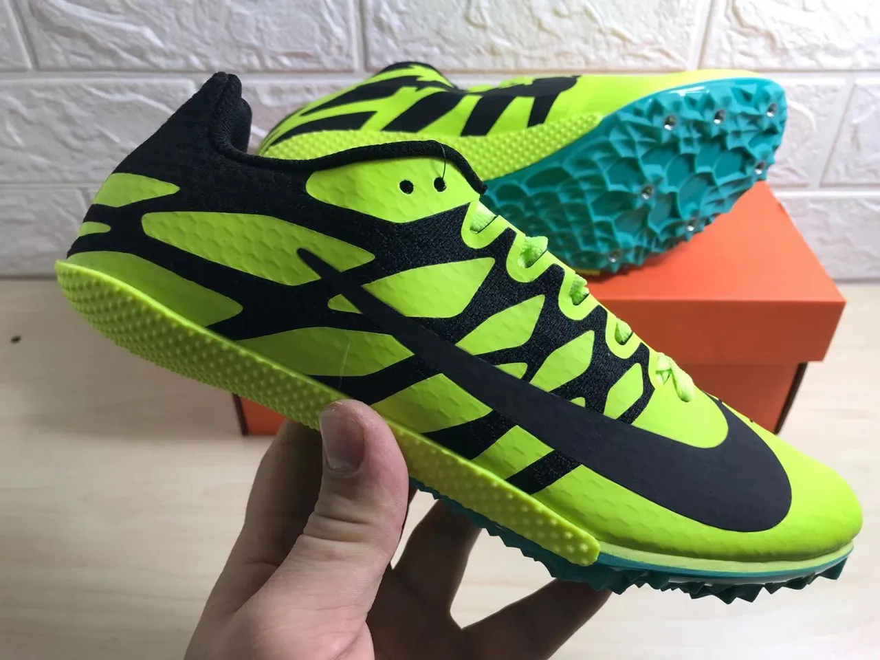 Nike Tênis de Corrida Amarelo Verde Baixo Corte Spike de Corrida Sola de Células de Mel 7