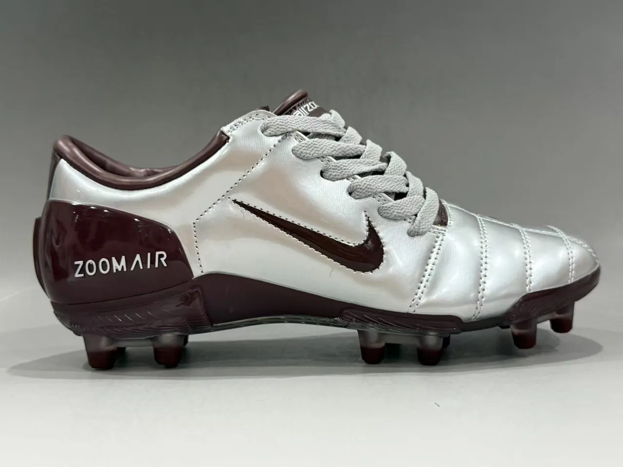 Nike Zoom Air মেটালিক সিলভার এবং বারগান্ডি Firm-Ground ফুটবল জুতো 9