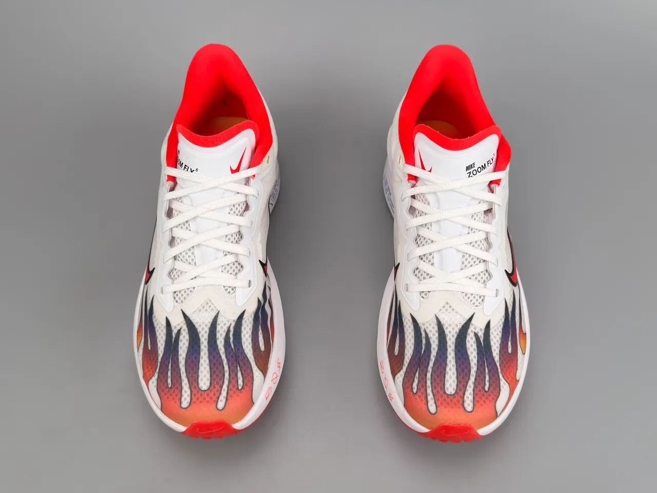 Nike Zoom Fly Chaussures de running blanches rouges avec impression de flamme, upper en maille, midsole complète ZoomX 9