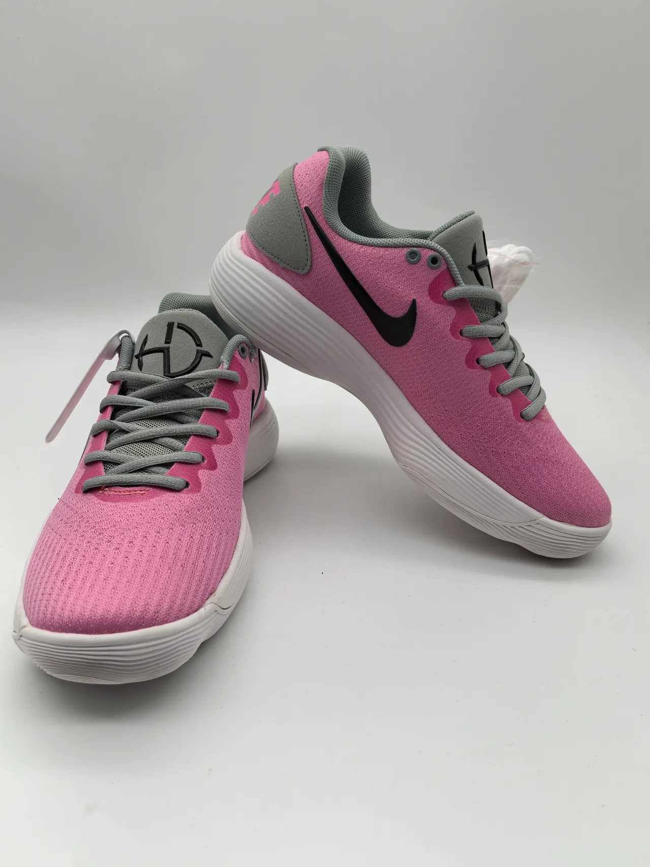 Nike Zoom Hyperfuse Chaussures de Basketball Silhouette Basse Daim Rose Gris 2