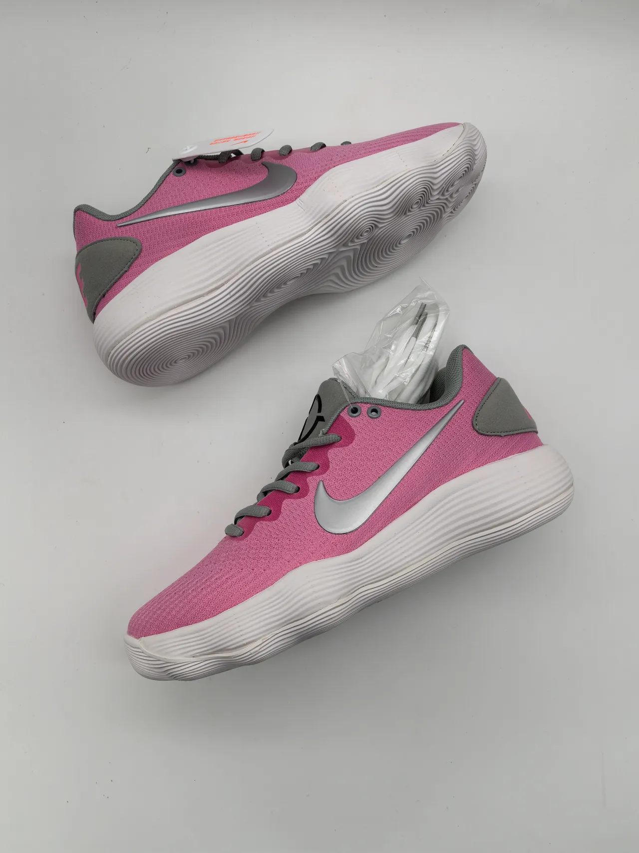 Nike Zoom Hyperfuse Chaussures de Basketball Silhouette Basse Daim Rose Gris 3
