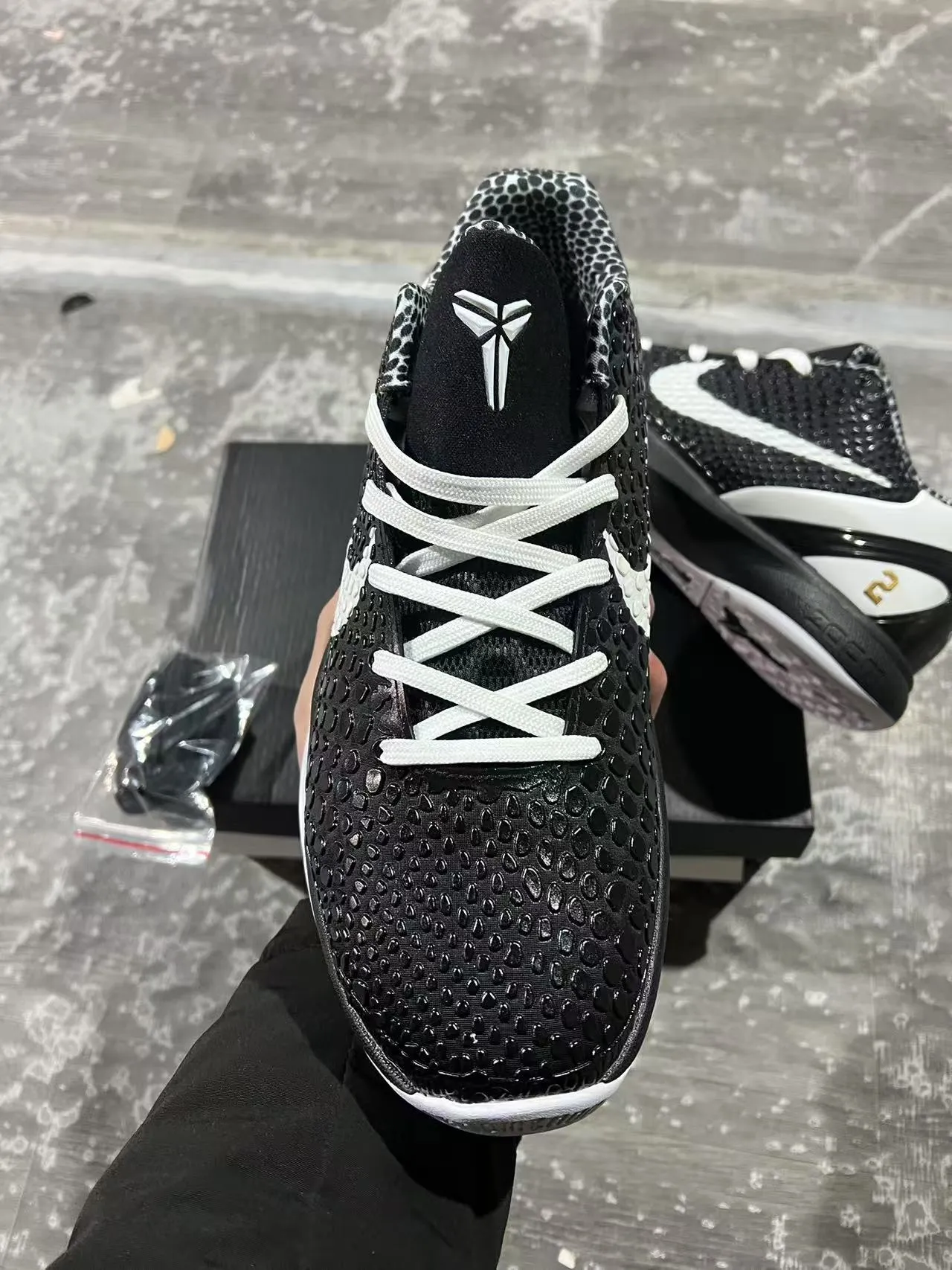 Nike Zoom Kobe 2 Black White Gold Basketball Shoes 3