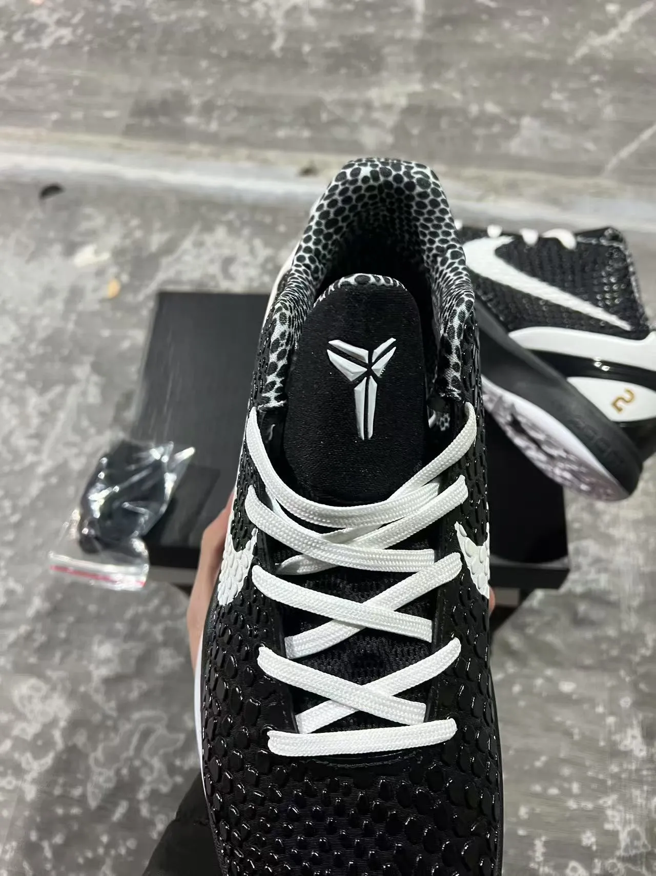 Nike Zoom Kobe 2 Black White Gold Basketball Shoes 4