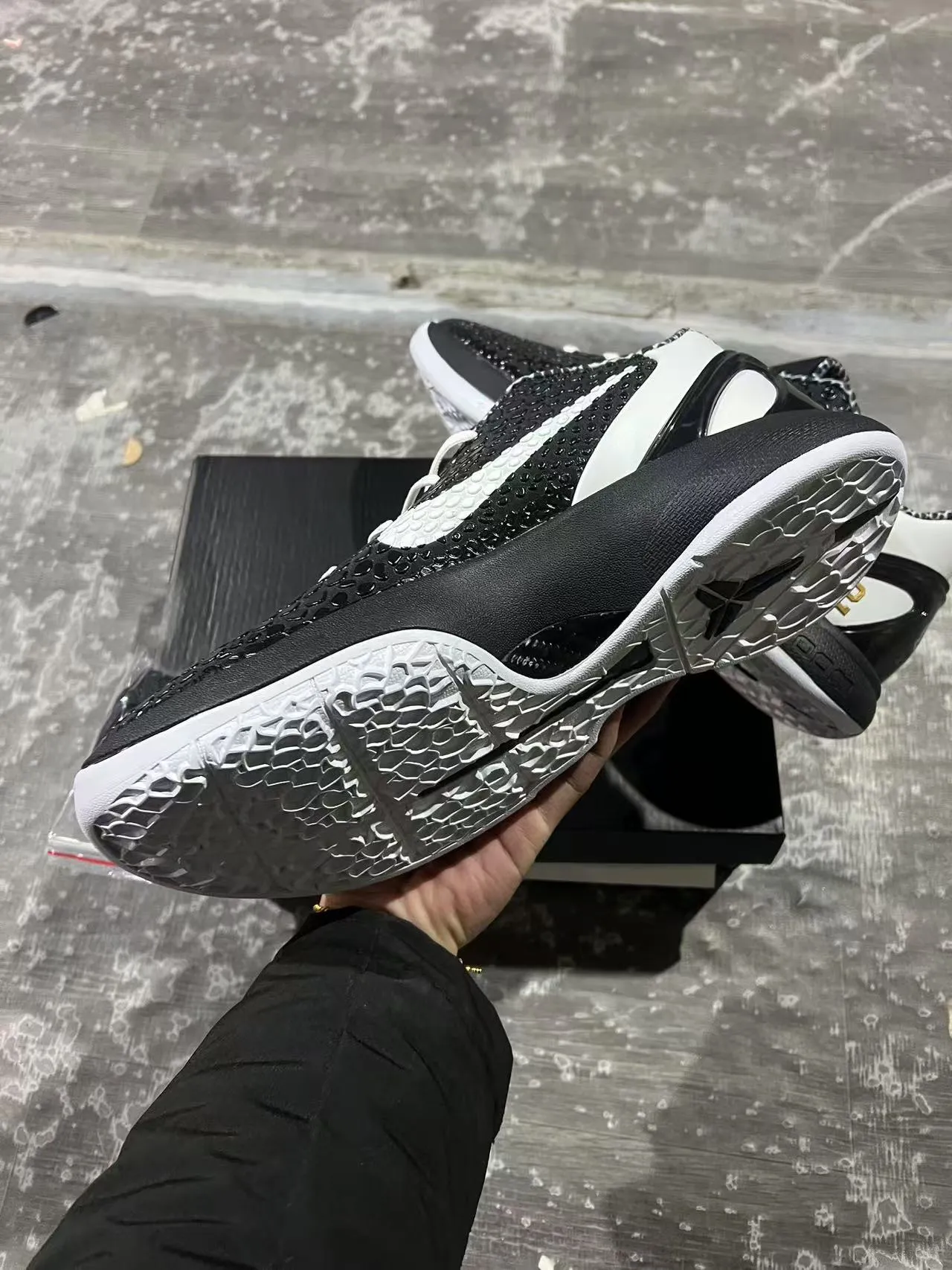 Nike Zoom Kobe 2 Black White Gold Basketball Shoes 6